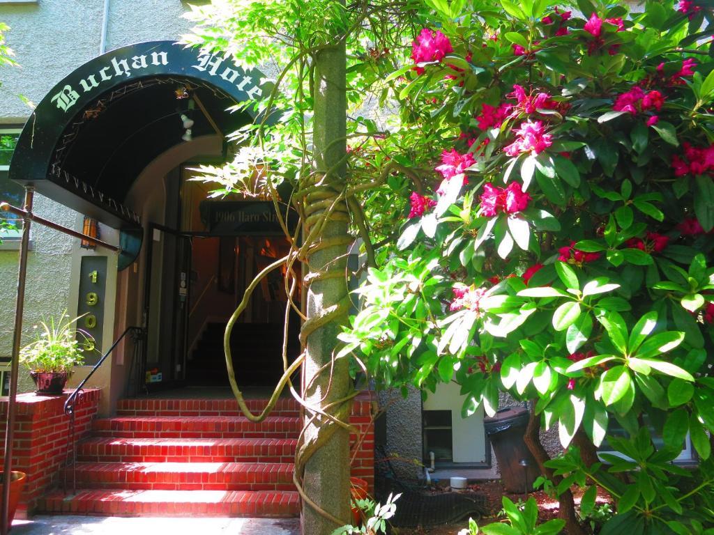 The Buchan Hotel Vancouver Exterior photo