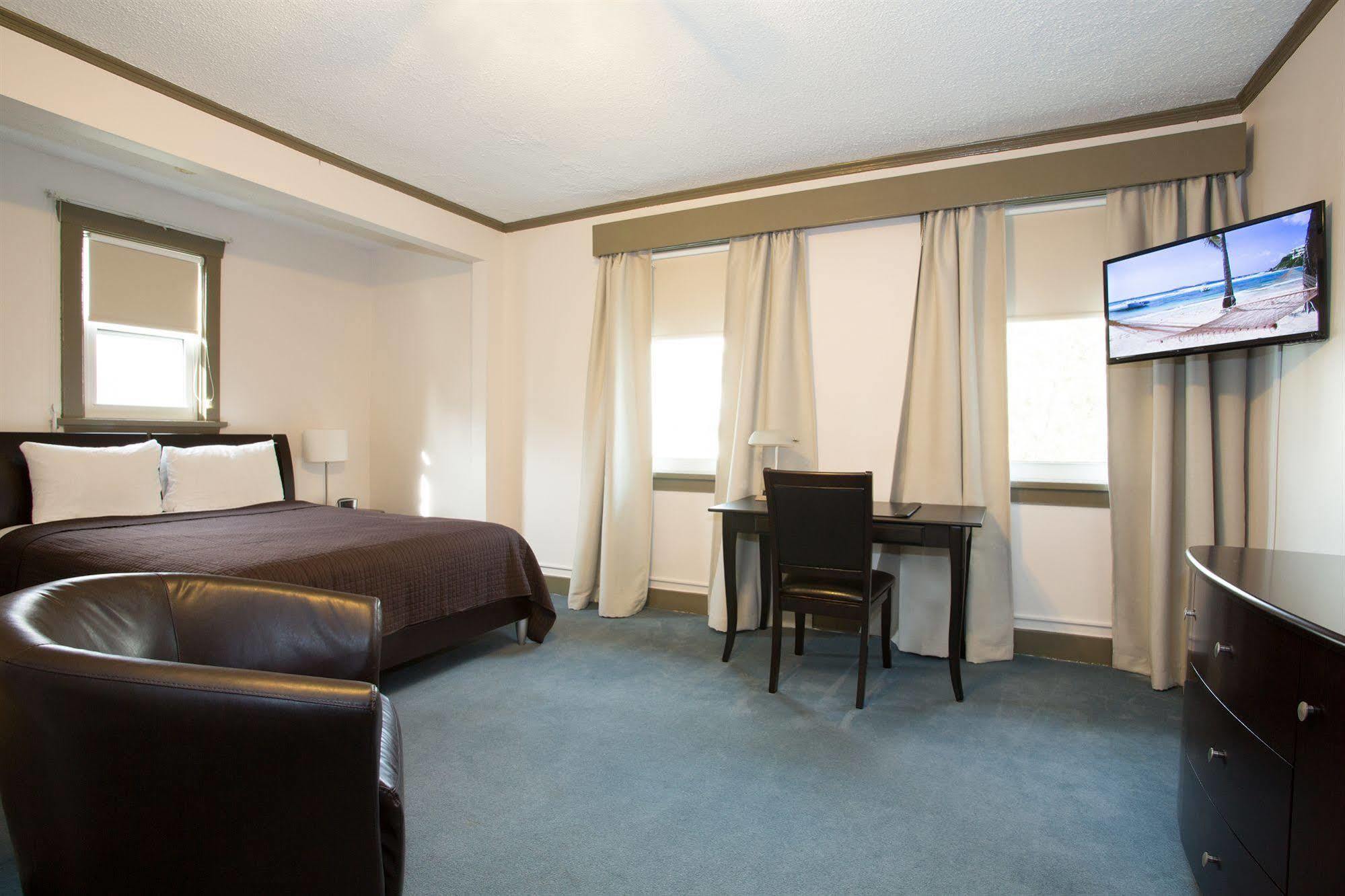 The Buchan Hotel Vancouver Exterior photo