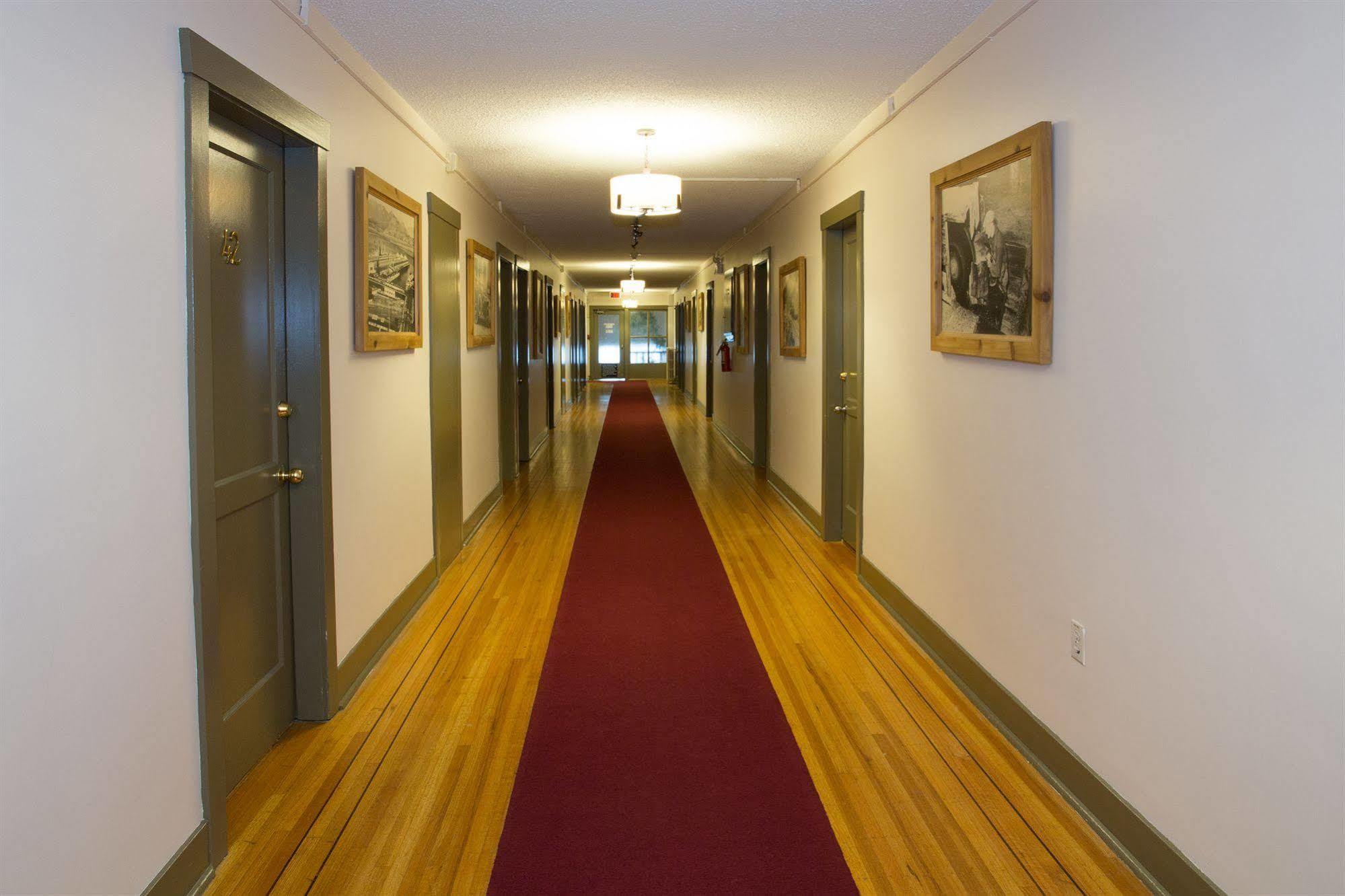 The Buchan Hotel Vancouver Exterior photo