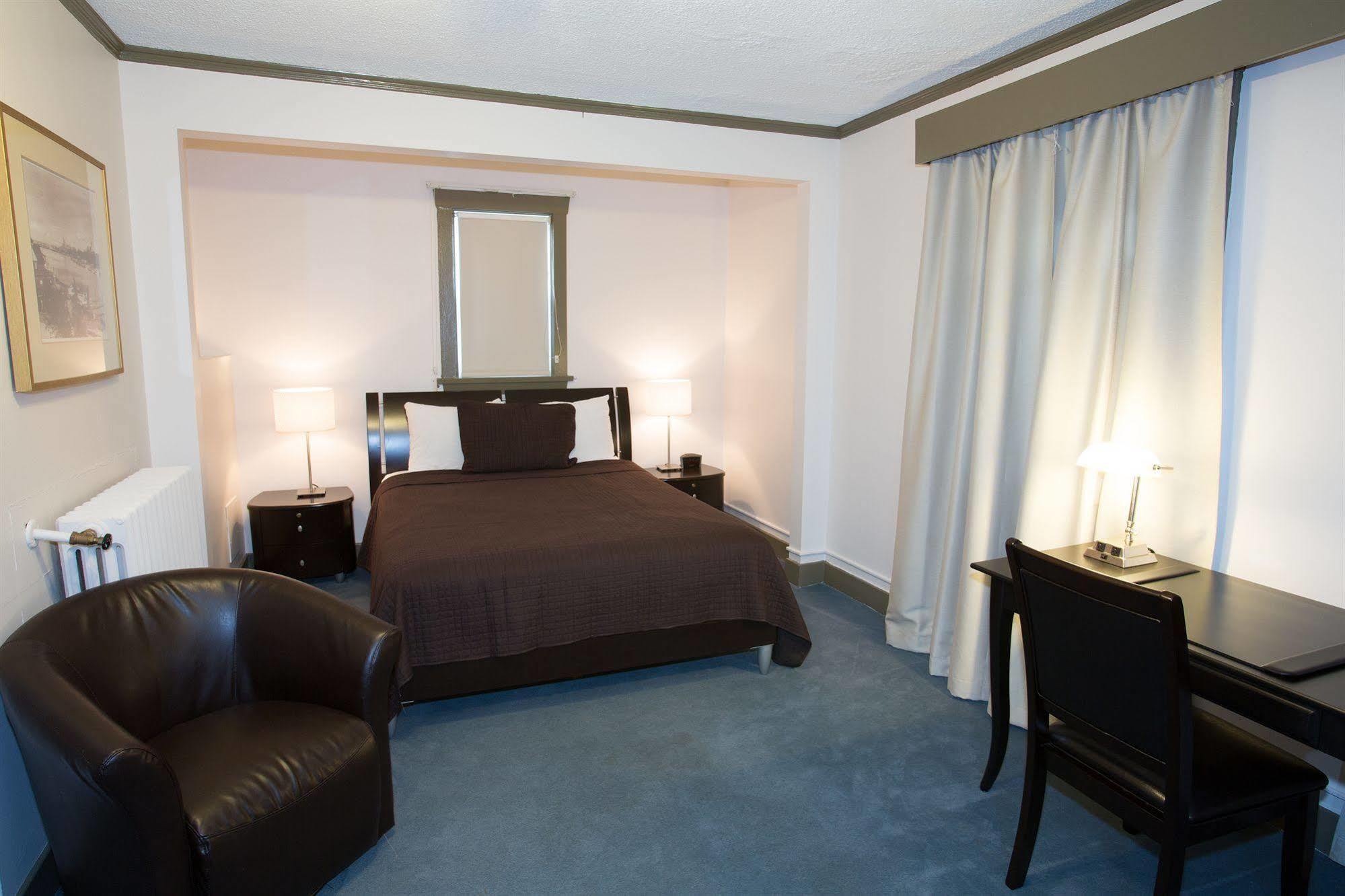 The Buchan Hotel Vancouver Exterior photo