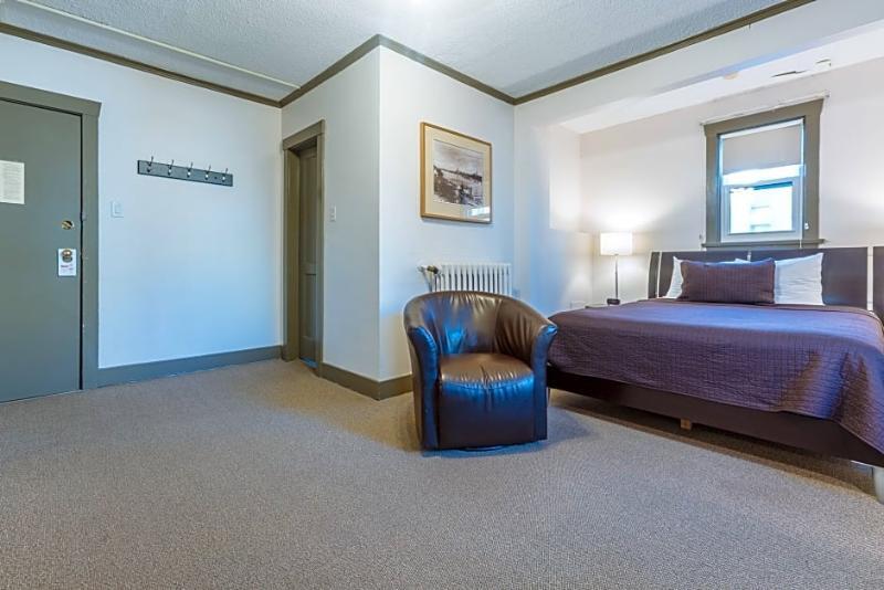 The Buchan Hotel Vancouver Exterior photo
