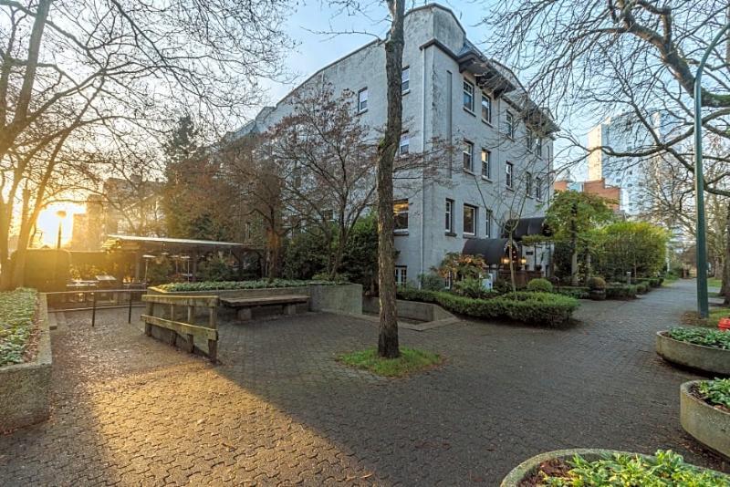 The Buchan Hotel Vancouver Exterior photo