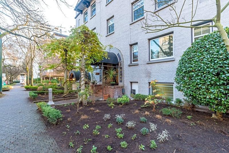 The Buchan Hotel Vancouver Exterior photo